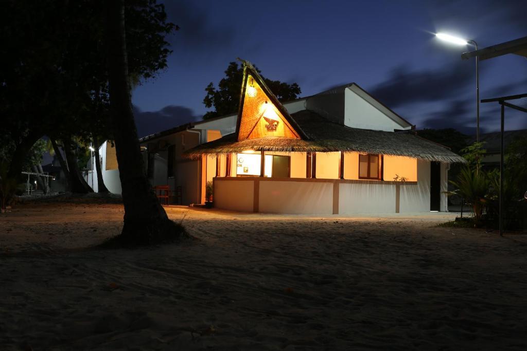 Isle Beach Inn Maldives Экстерьер фото